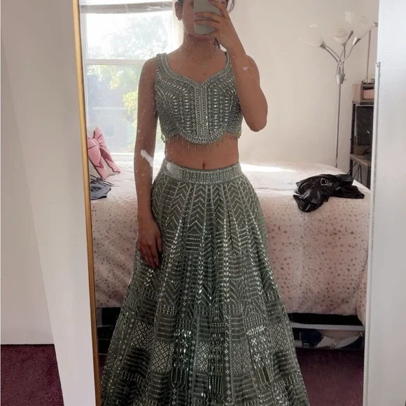 ON HOLD Green and Silver Heavy Lehenga - Picture 3 of 5